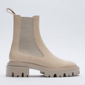 ❌SOLD❌Zara low heel leather ankle boots with elastic goring